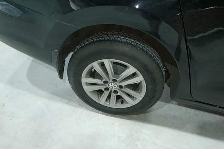 Used Volkswagen Jetta 2015 1.6L Manual Fashion Edition Right Rear Wheel Hub