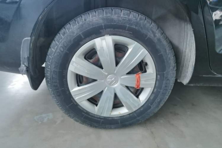 Used Volkswagen Jetta 2015 Value Edition 1.6L Manual Fashionable Style Right Rear Wheel Hub