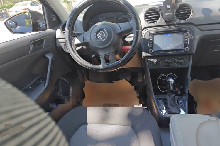 Used Volkswagen Jetta 2015 1.6L Automatic Fashion Model Steering Wheel
