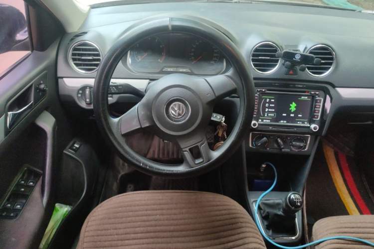 Used Volkswagen Jetta 2015 Zhihui Edition 1.4L Manual Comfort Model Steering Wheel