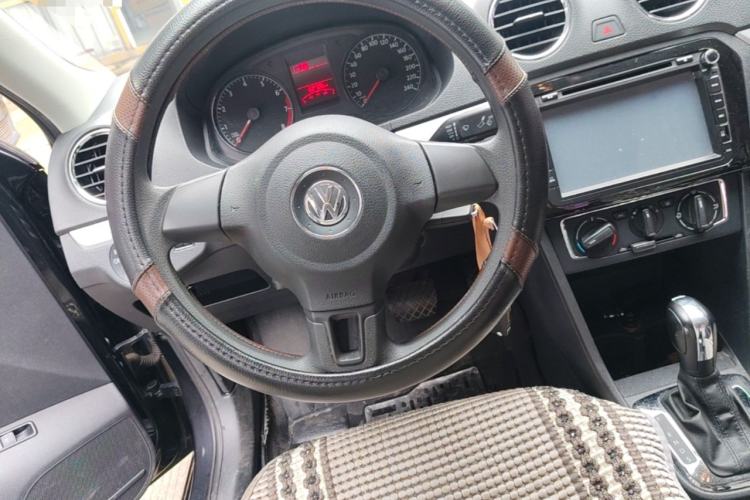 Used Volkswagen Jetta 2015 Value Edition 1.6L Automatic Comfort Version Steering Wheel