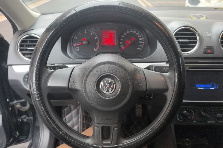 Used Volkswagen Jetta 2015 Zhihui Edition 1.4L Manual Comfort Model Steering Wheel