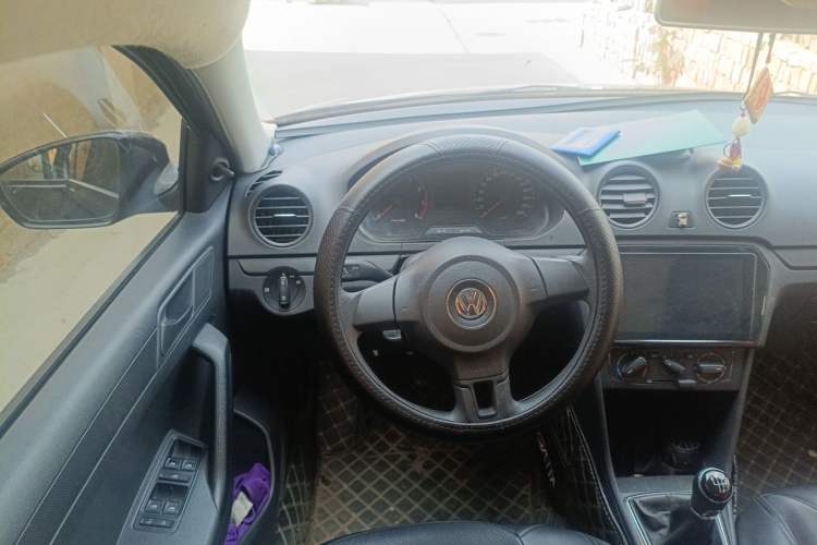 Used Volkswagen Jetta 2015 1.6L Manual Fashion Edition Steering Wheel