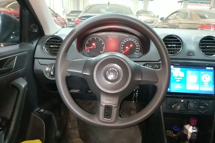 Used Volkswagen Jetta 2015 1.6L Manual Fashion Edition Steering Wheel