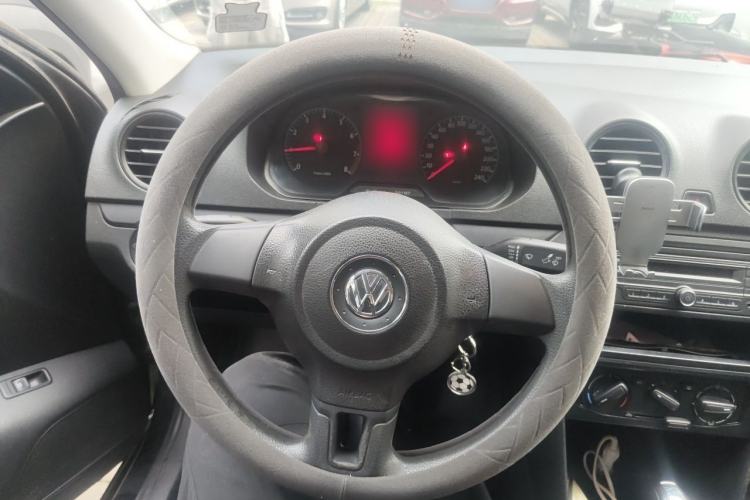 Used Volkswagen Jetta 2015 1.6L Automatic Fashion Model Steering Wheel