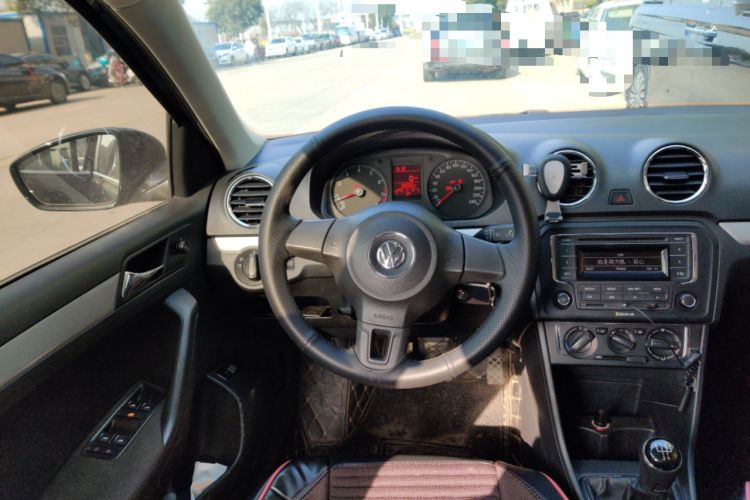 Used Volkswagen Jetta 2015 Zhuihui Edition 1.6L Manual Comfort Model Steering Wheel