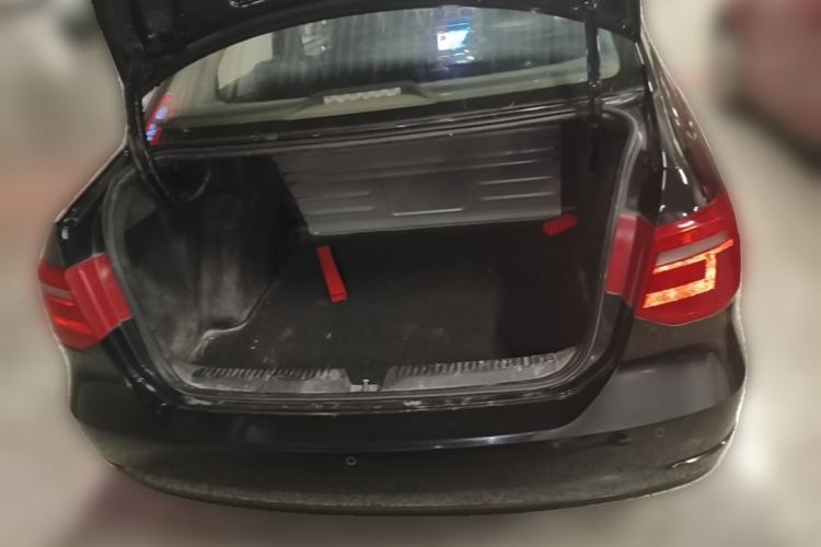 Used Volkswagen Jetta 2015 Zhuihui Edition 1.6L Manual Comfort Model Trunk