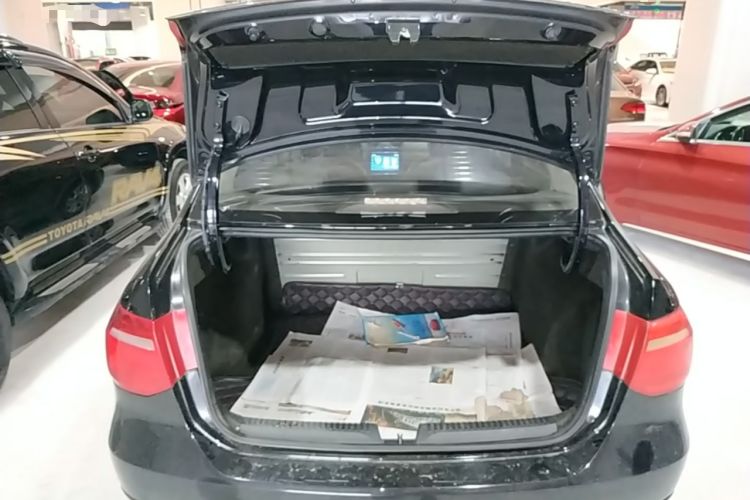 Used Volkswagen Jetta 2015 1.6L Manual Fashion Edition Trunk