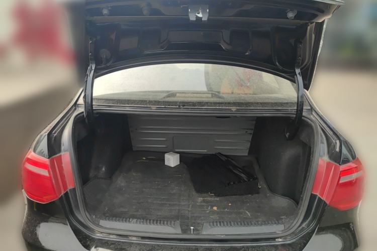 Used Volkswagen Jetta 2015 Value Edition 1.6L Manual Fashionable Style Trunk