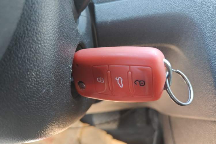 Used Volkswagen Jetta 2015 1.6L Automatic Fashion Model Vehicle Key