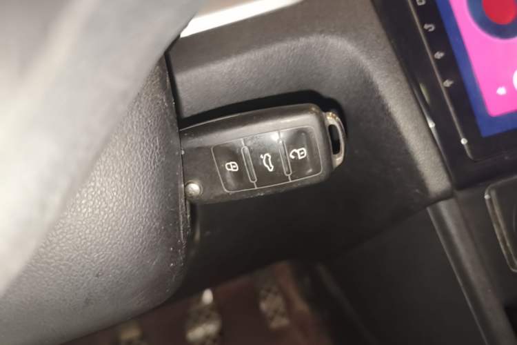 Used Volkswagen Jetta 2015 Zhuihui Edition 1.6L Manual Comfort Model Vehicle Key