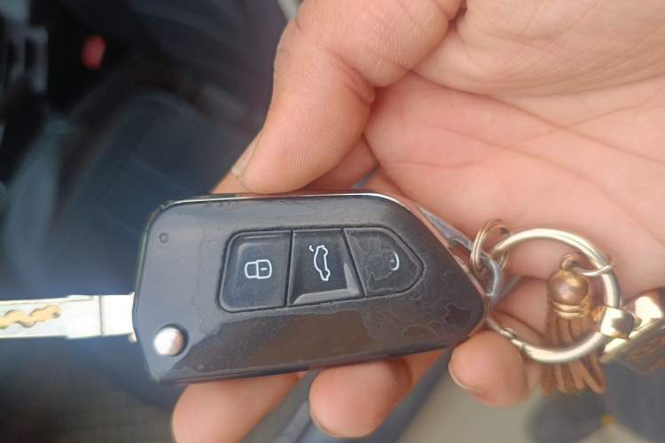 Used Volkswagen Jetta 2015 1.6L Manual Fashion Edition Vehicle Key