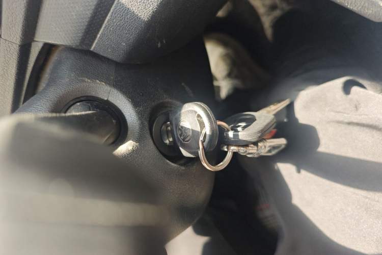 Used Volkswagen Jetta 2015 1.6L Manual Fashion Edition Vehicle Key