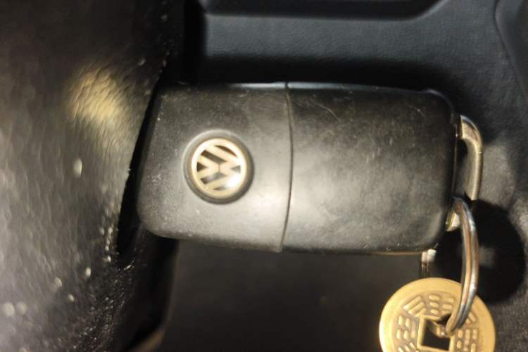 Used Volkswagen Jetta 2015 Zhuihui Edition 1.4L Manual Fashion Model Vehicle Key