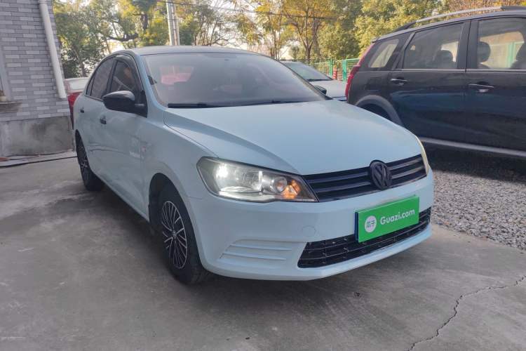 Used Volkswagen Jetta 2015 Value Edition 1.6L Automatic Fashion Version Front Right 45 Deg