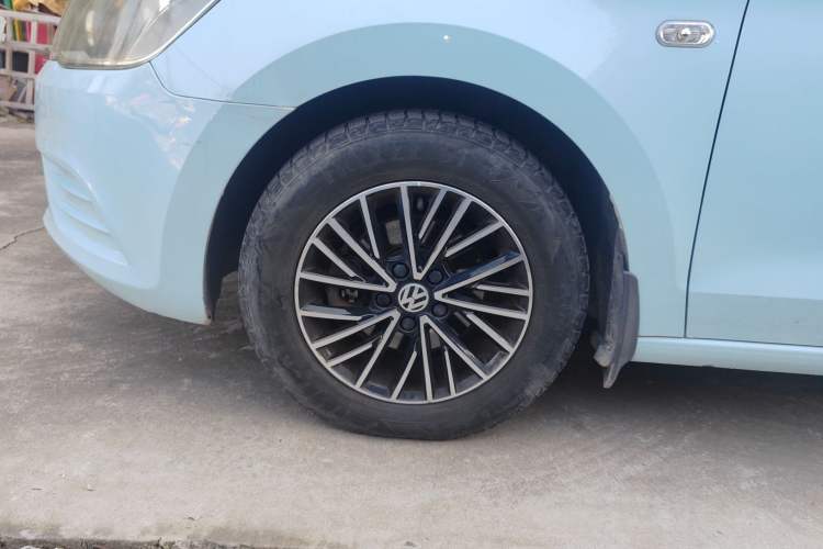 Used Volkswagen Jetta 2015 Value Edition 1.6L Automatic Fashion Version Left Front Wheel Hub