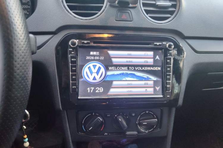 Used Volkswagen Jetta 2015 Value Edition 1.6L Automatic Fashion Version Audio And AC Panel