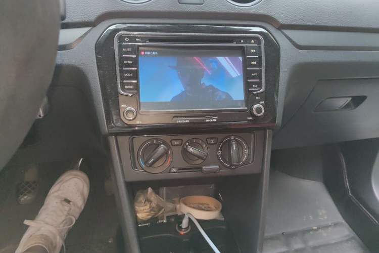 Used Volkswagen Jetta 2015 1.6L Manual Fashion Edition Audio And AC Panel