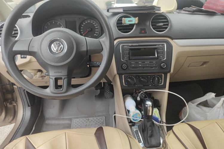 Used Volkswagen Jetta 2015 1.6L Automatic Comfort Model Center Console
