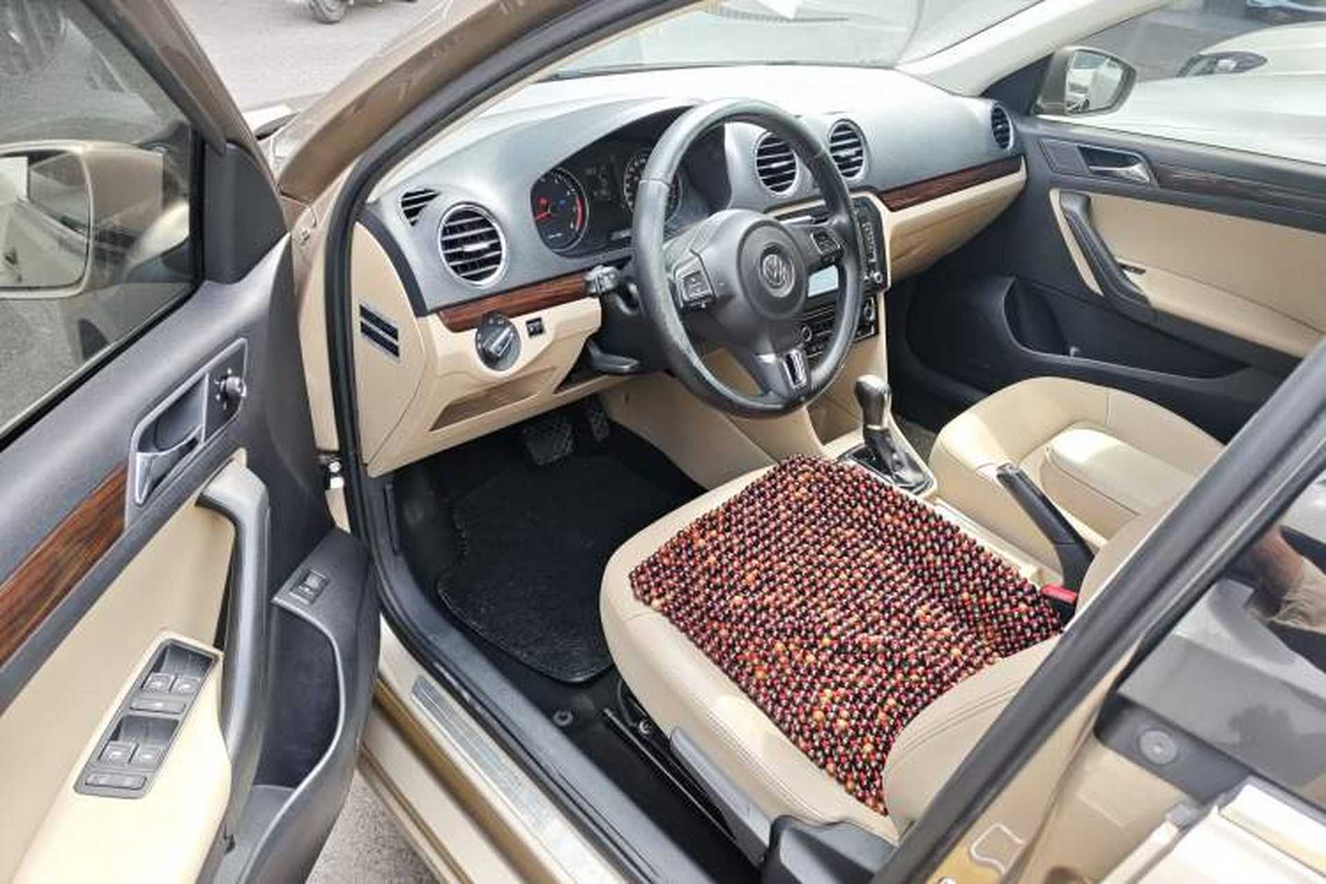 Used Volkswagen Jetta 2015 1.6L Automatic Luxury Model Driver Seat