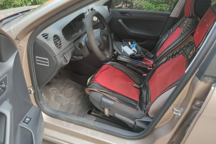 Used Volkswagen Jetta 2015 1.6L Manual Fashion Edition Driver Seat