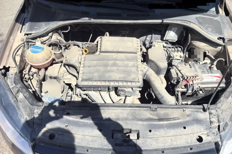 Used Volkswagen Jetta 2015 Zhuihui Edition 1.6L Manual Comfort Model Engine Bay