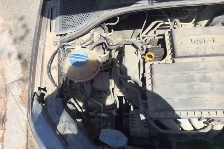 Used Volkswagen Jetta 2015 Zhuihui Edition 1.6L Manual Comfort Model Engine Bay Right