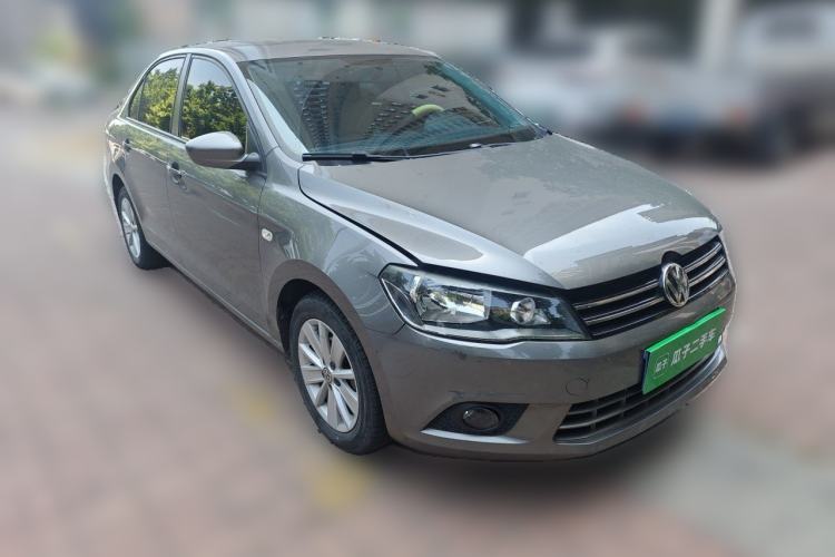 Used Volkswagen Jetta 2015 1.4L Manual Comfort Model Front Right 45 Deg