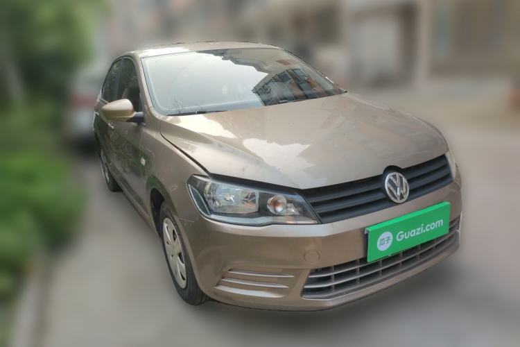 Used Volkswagen Jetta 2015 1.6L Manual Fashion Edition Front Right 45 Deg