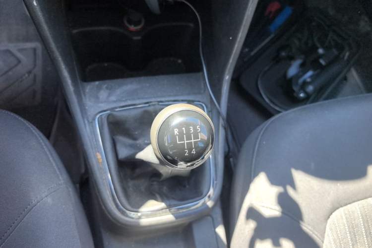 Used Volkswagen Jetta 2015 Zhuihui Edition 1.6L Manual Comfort Model Gear Lever
