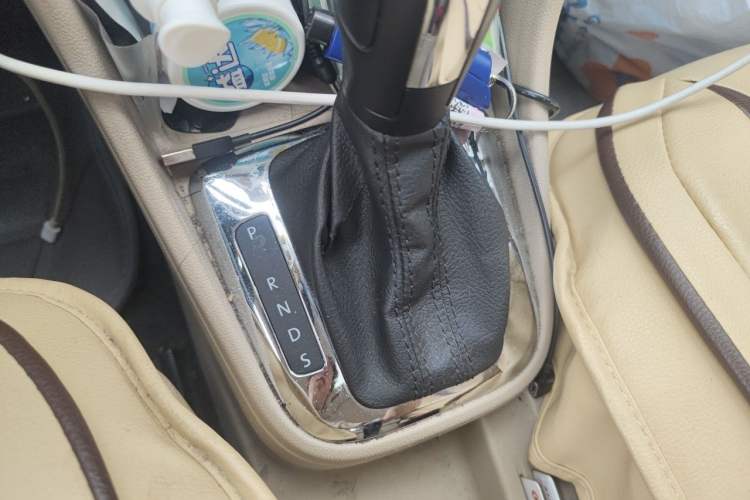 Used Volkswagen Jetta 2015 1.6L Automatic Comfort Model Gear Lever