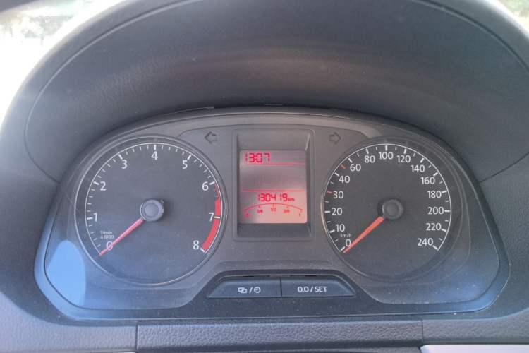 Used Volkswagen Jetta 2015 Zhuihui Edition 1.6L Manual Comfort Model Instrument Cluster