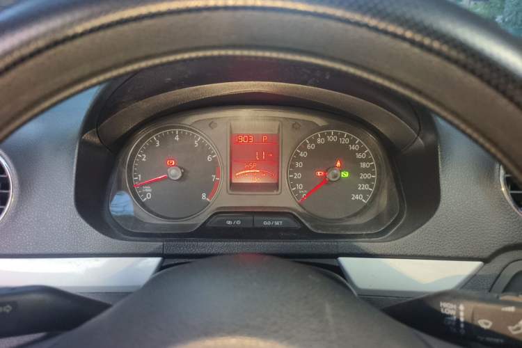 Used Volkswagen Jetta 2015 Value Edition 1.6L Automatic Comfort Version Instrument Cluster