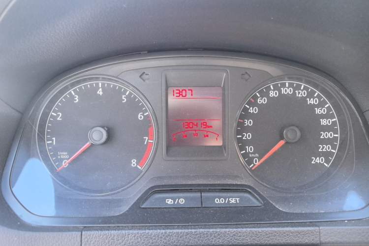 Used Volkswagen Jetta 2015 Zhuihui Edition 1.6L Manual Comfort Model Odometer Close Up