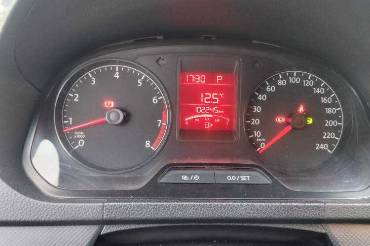 Used Volkswagen Jetta 2015 Value Edition 1.6L Automatic Fashion Version Odometer Close Up