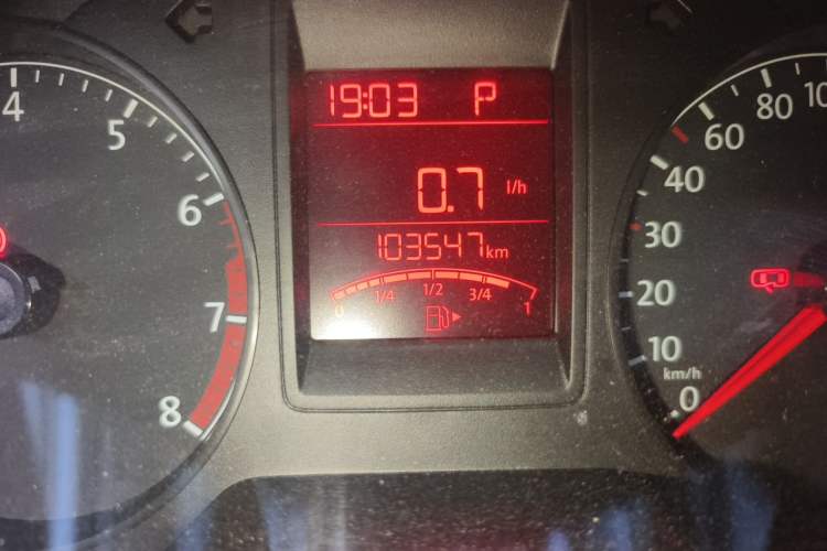 Used Volkswagen Jetta 2015 Value Edition 1.6L Automatic Comfort Version Odometer Close Up