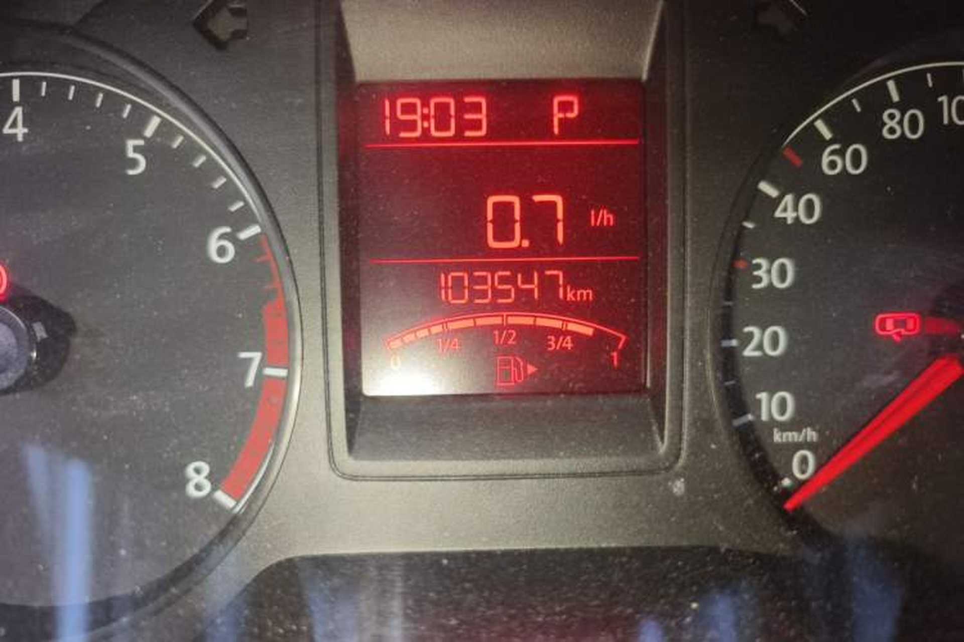Used Volkswagen Jetta 2015 Value Edition 1.6L Automatic Comfort Version Odometer Close Up
