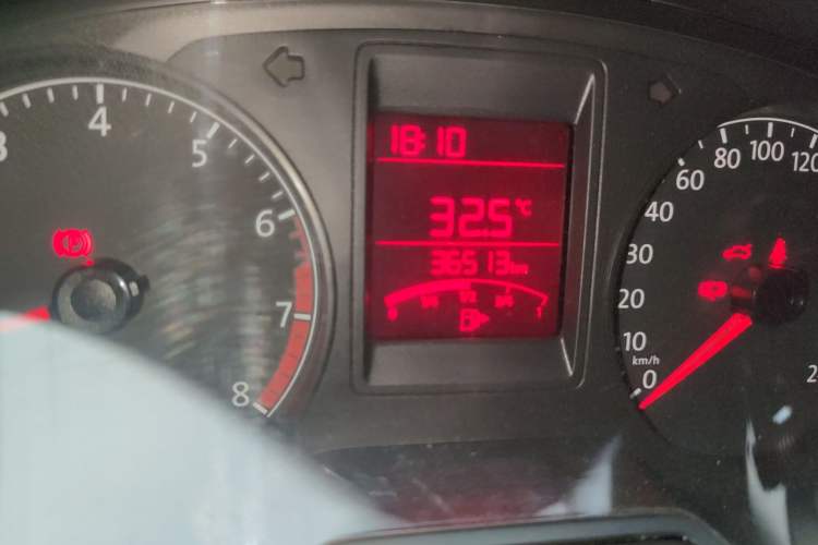 Used Volkswagen Jetta 2015 1.6L Manual Fashion Edition Odometer Close Up