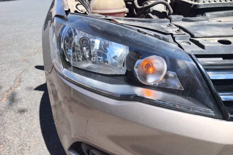 Used Volkswagen Jetta 2015 Zhuihui Edition 1.6L Manual Comfort Model Right Front Headlight
