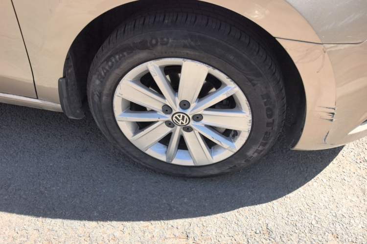 Used Volkswagen Jetta 2015 Zhuihui Edition 1.6L Manual Comfort Model Right Front Wheel Hub