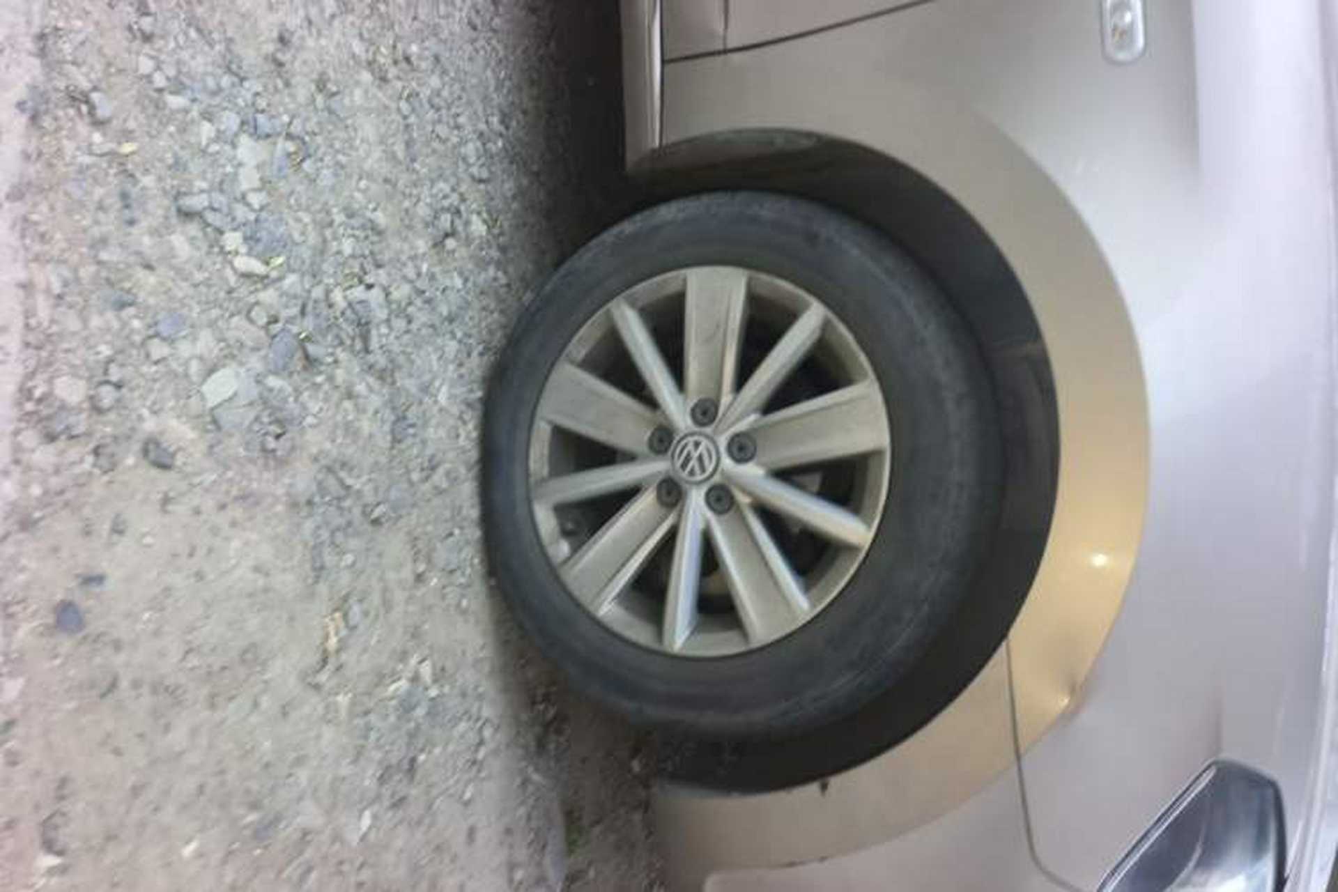 Used Volkswagen Jetta 2015 Value Edition 1.6L Automatic Comfort Version Right Front Wheel Hub