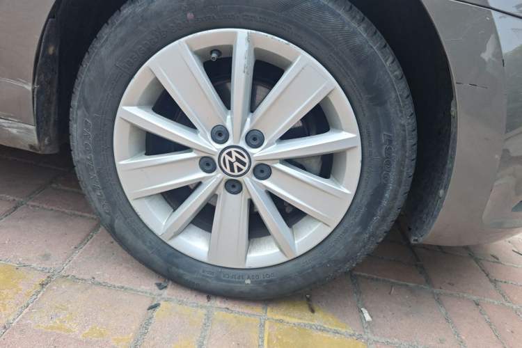 Used Volkswagen Jetta 2015 1.4L Manual Comfort Model Right Front Wheel Hub