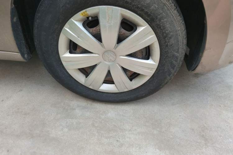 Used Volkswagen Jetta 2015 1.6L Manual Fashion Edition Right Front Wheel Hub