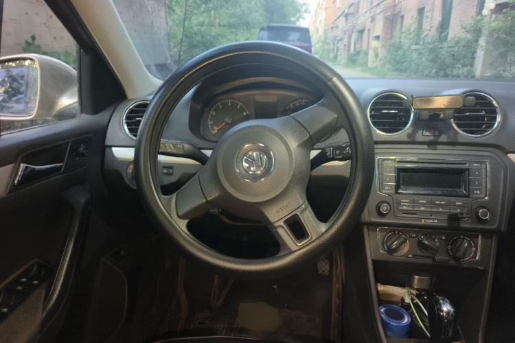 Used Volkswagen Jetta 2015 Value Edition 1.6L Automatic Comfort Version Steering Wheel