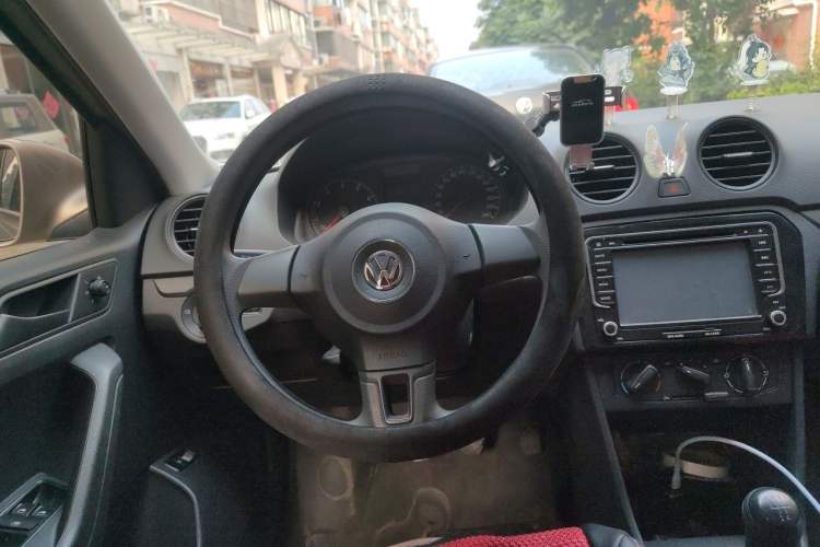 Used Volkswagen Jetta 2015 1.6L Manual Fashion Edition Steering Wheel