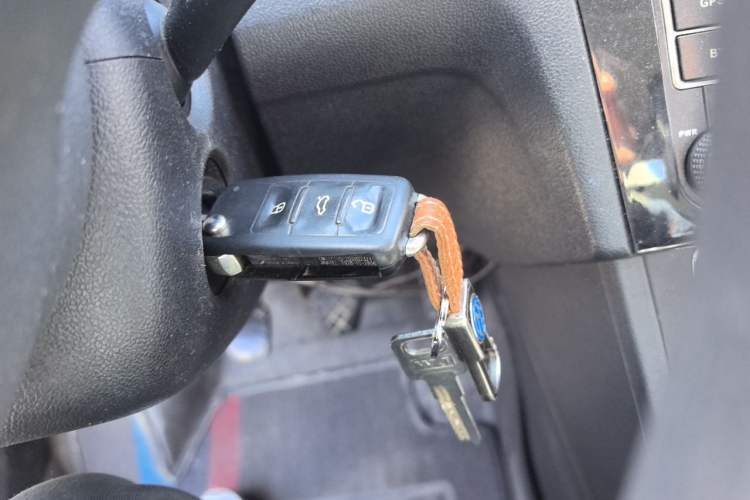 Used Volkswagen Jetta 2015 Zhuihui Edition 1.6L Manual Comfort Model Vehicle Key