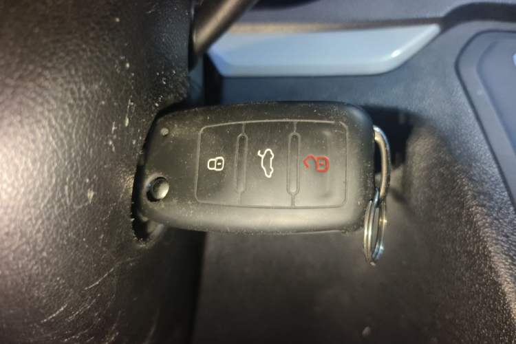 Used Volkswagen Jetta 2015 Value Edition 1.6L Automatic Comfort Version Vehicle Key