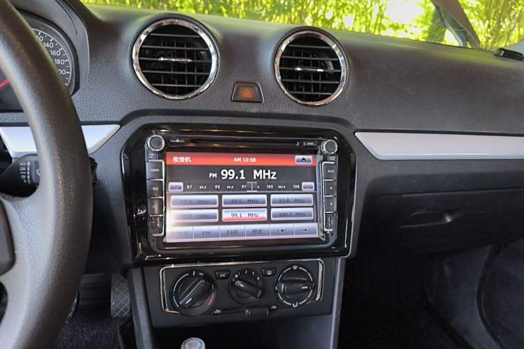 Used Volkswagen Jetta 2015 1.6L Automatic Comfort Model Audio And AC Panel