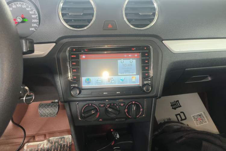 Used Volkswagen Jetta 2015 Value Edition 1.6L Automatic Comfort Version Audio And AC Panel
