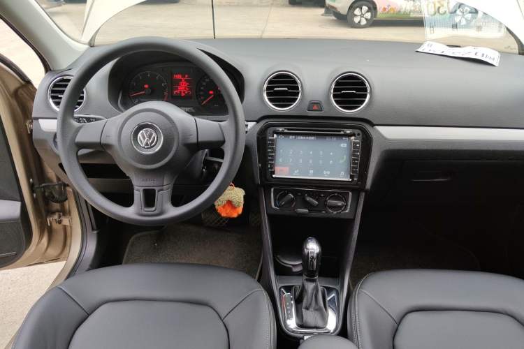 Used Volkswagen Jetta 2015 1.6L Automatic Comfort Model Audio And AC Panel